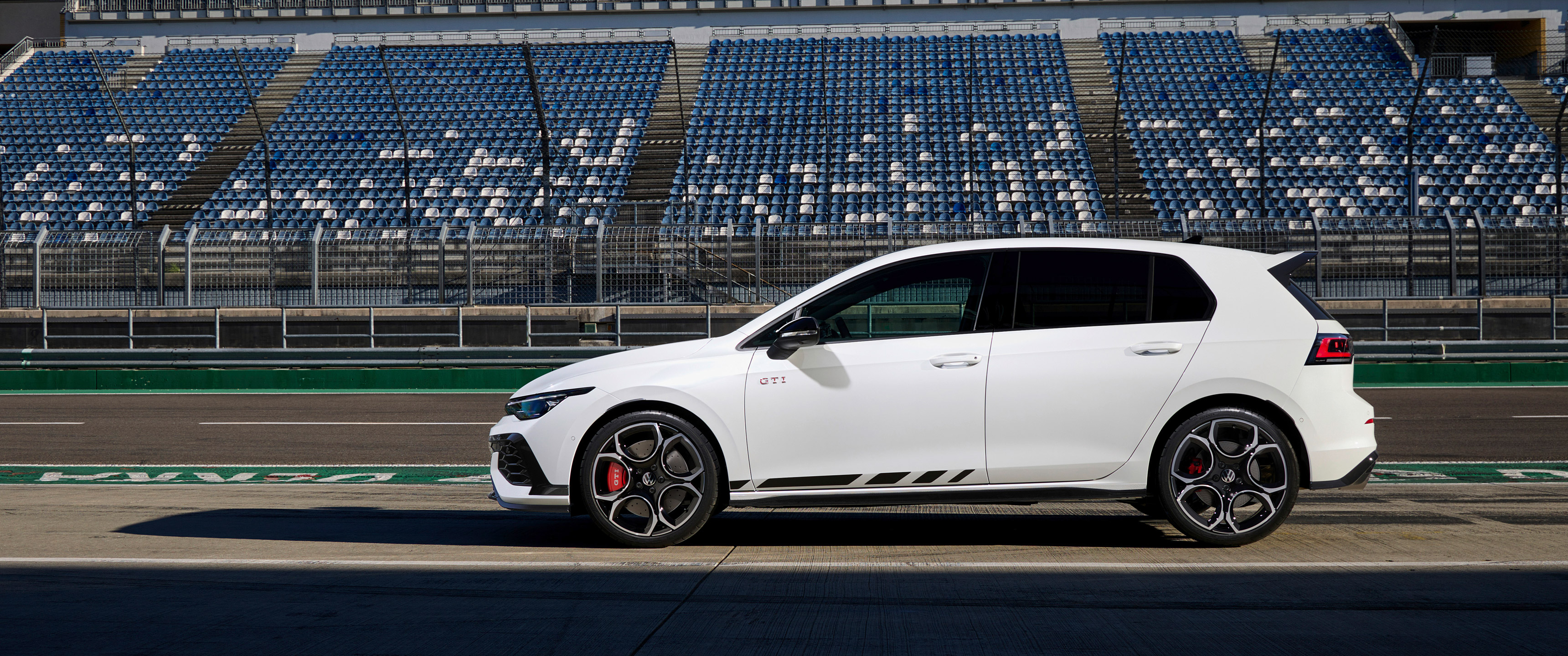  2025 Volkswagen Golf GTI Clubsport Wallpaper.